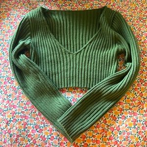 This top is used but well kept, it’s a cute top for the summer